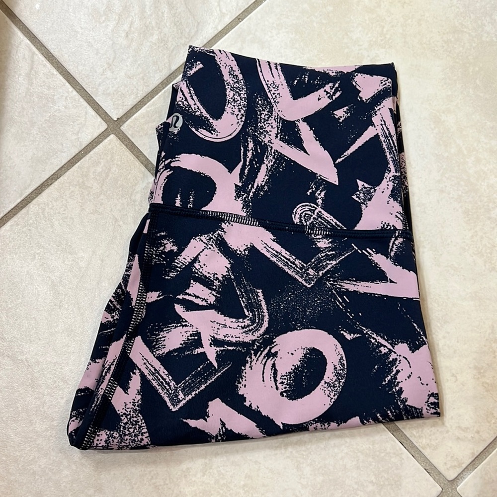 Lululemon Wunder under graffiti leggings